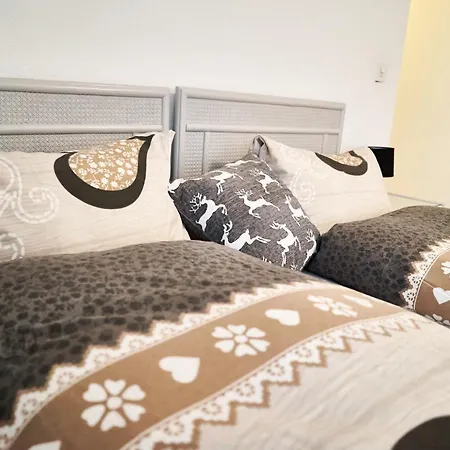 Tripple With Bathroom. בית הארחה Därligen